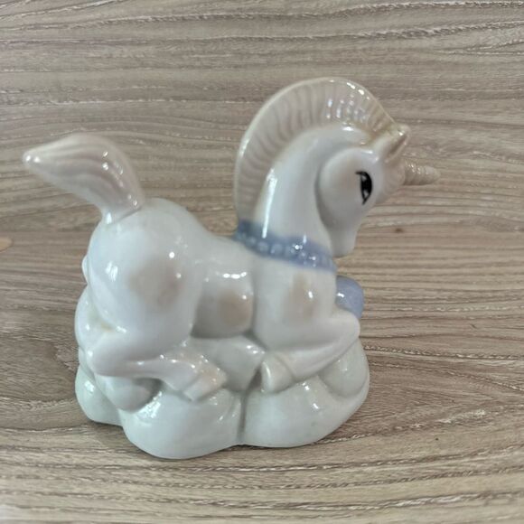 Vintage porcelain unicorn on clouds *rare find* - Picture 3 of 6